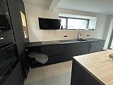Cuisine  noir Mat avec plan de travail compact noir mat verni &agrave; Walcourt - Cuisines &eacute;quip&eacute;es design compl&egrave;tes Cr&eacute;a-M